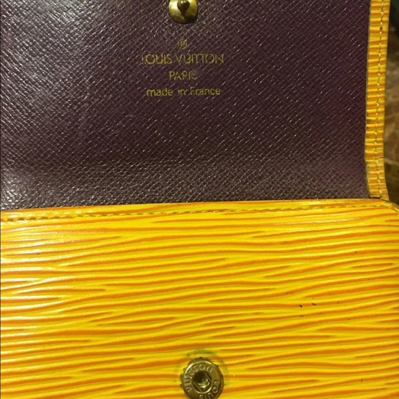 Auth Louis Vuitton Epi Wallet - Picture 3 of 12